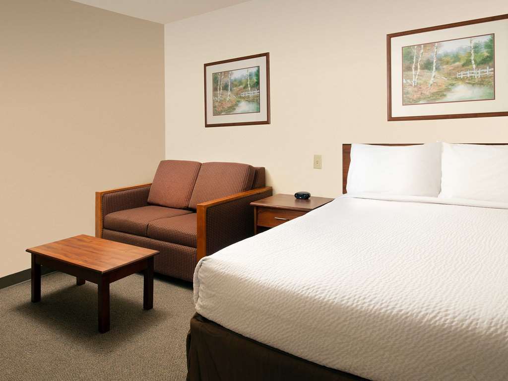 Woodspring Suites Fort Wayne Room photo
