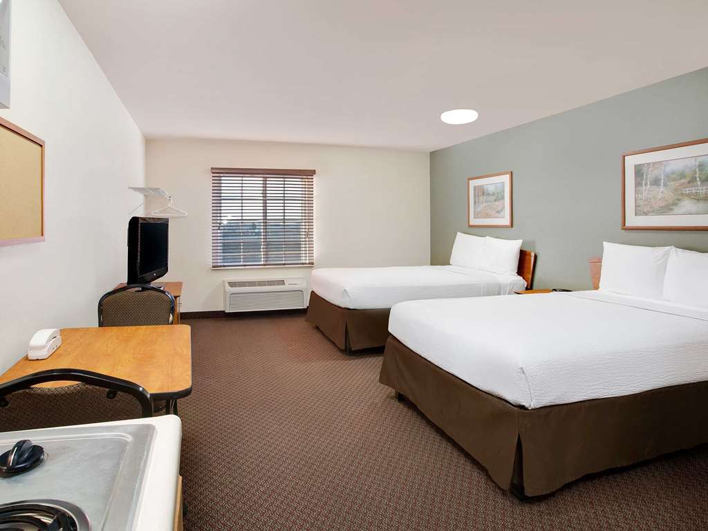 Woodspring Suites Fort Wayne Room photo